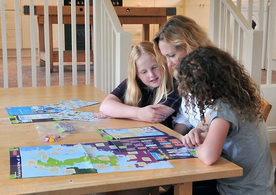 Children Using Oaka Books